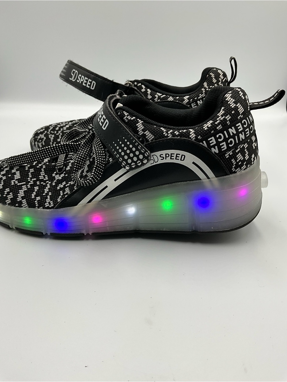 Kids Roller Skate Shoes Size 6.5 (39) Black & White Light-Up Sneakers